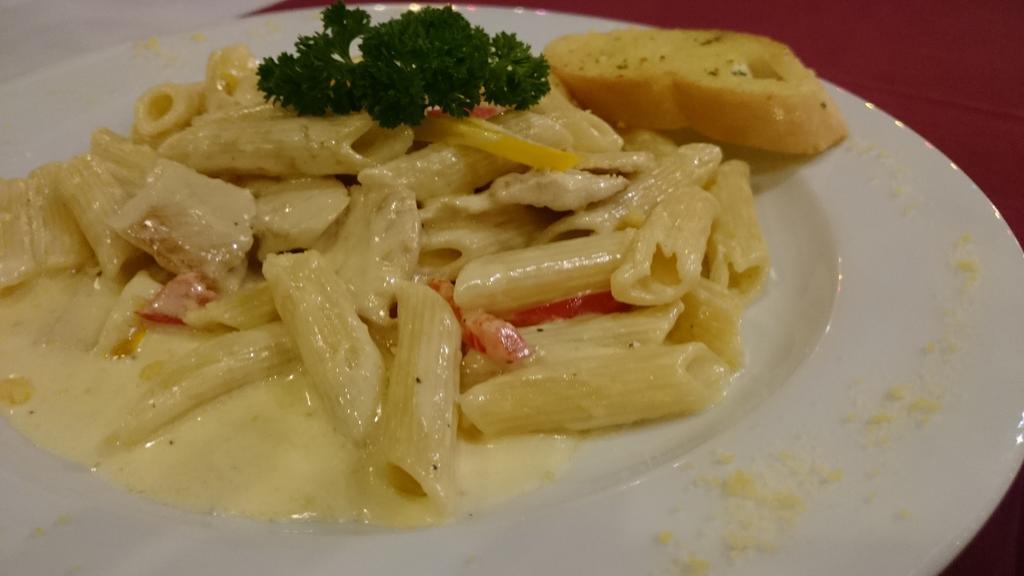 Bellmans Restaurant & Guesthouse Karon エクステリア 写真