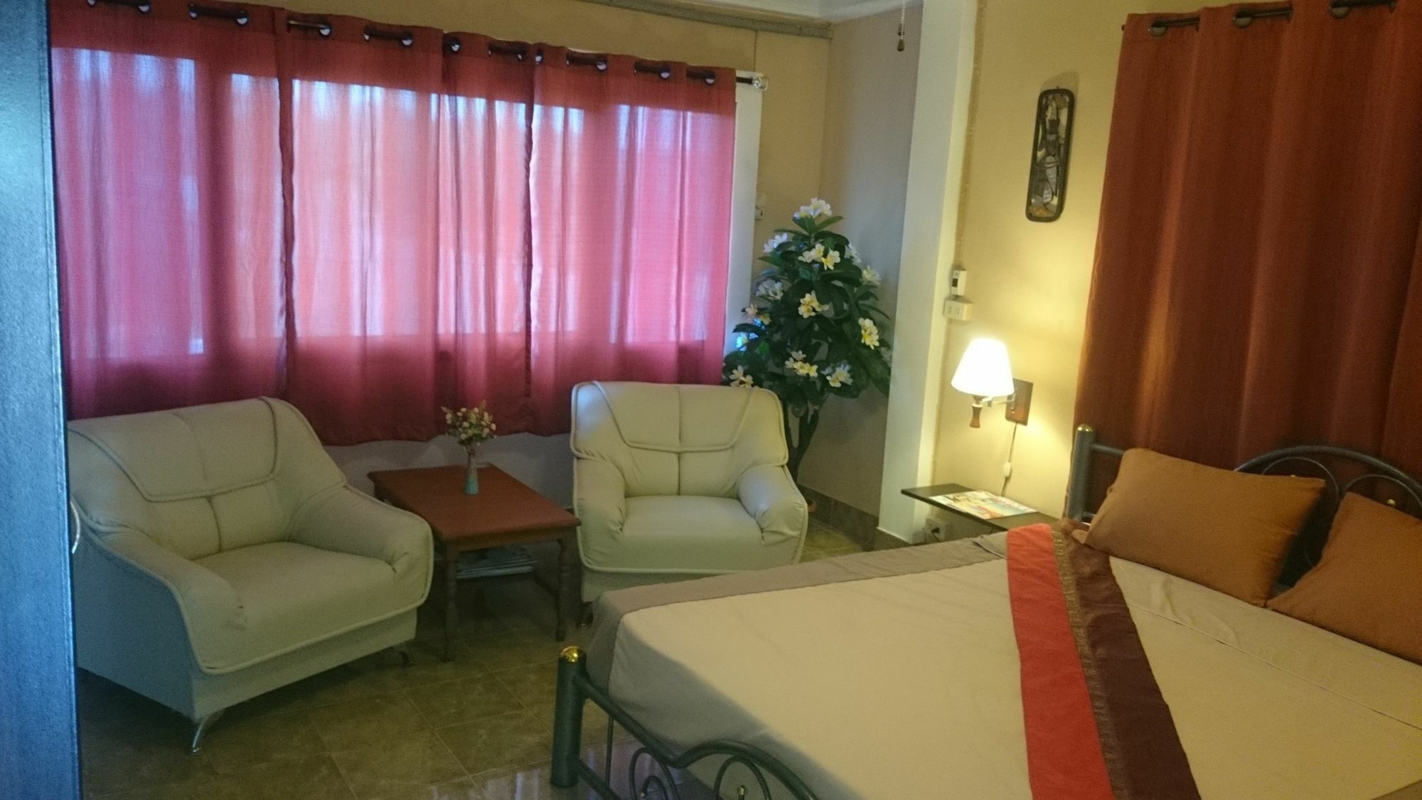 Bellmans Restaurant & Guesthouse Karon エクステリア 写真